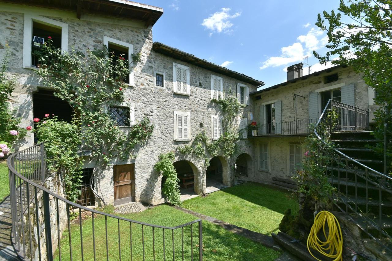 Вілла Piano Nobile Al Roseto Del Drago San Bernardo  Екстер'єр фото