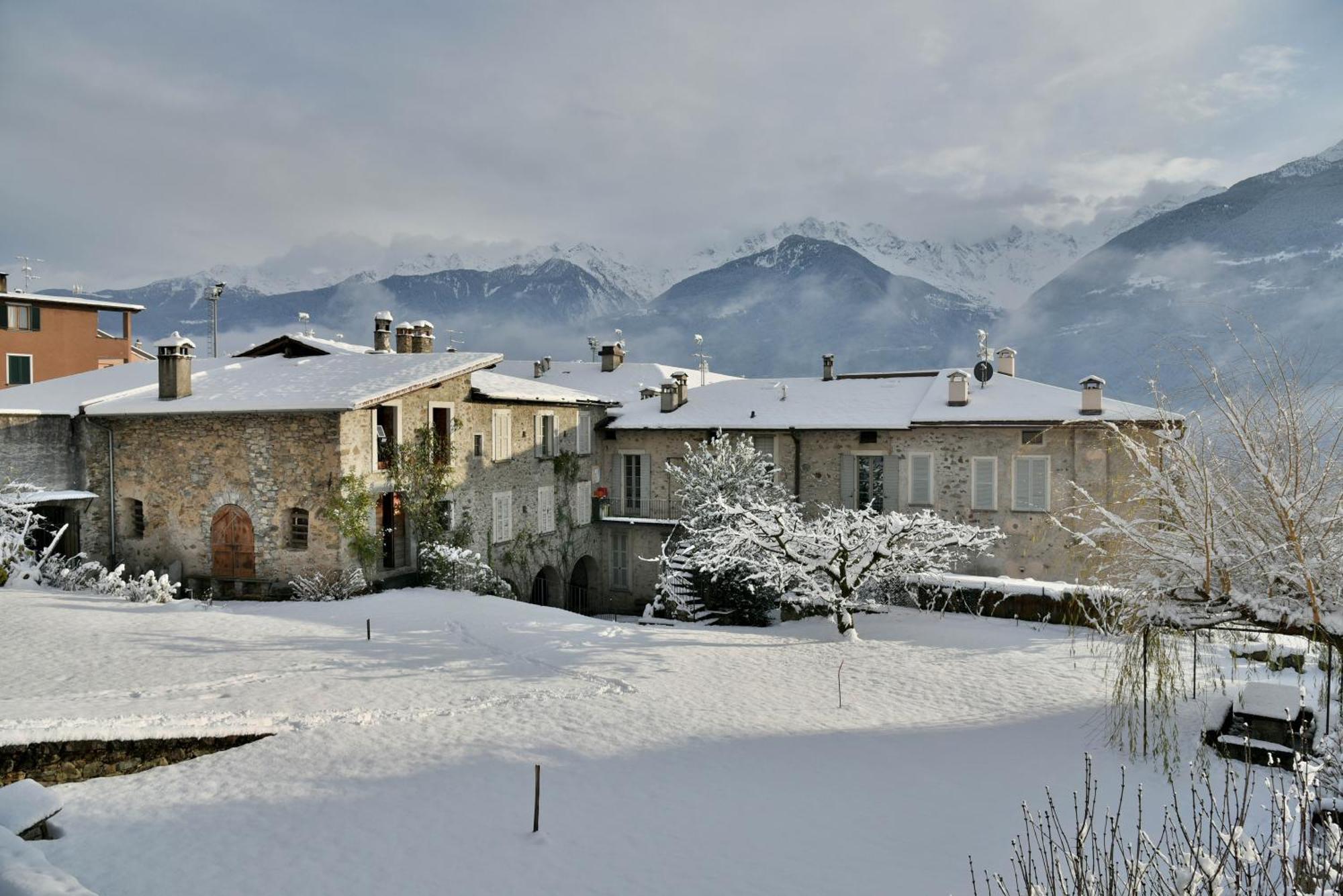 Вілла Piano Nobile Al Roseto Del Drago San Bernardo  Екстер'єр фото