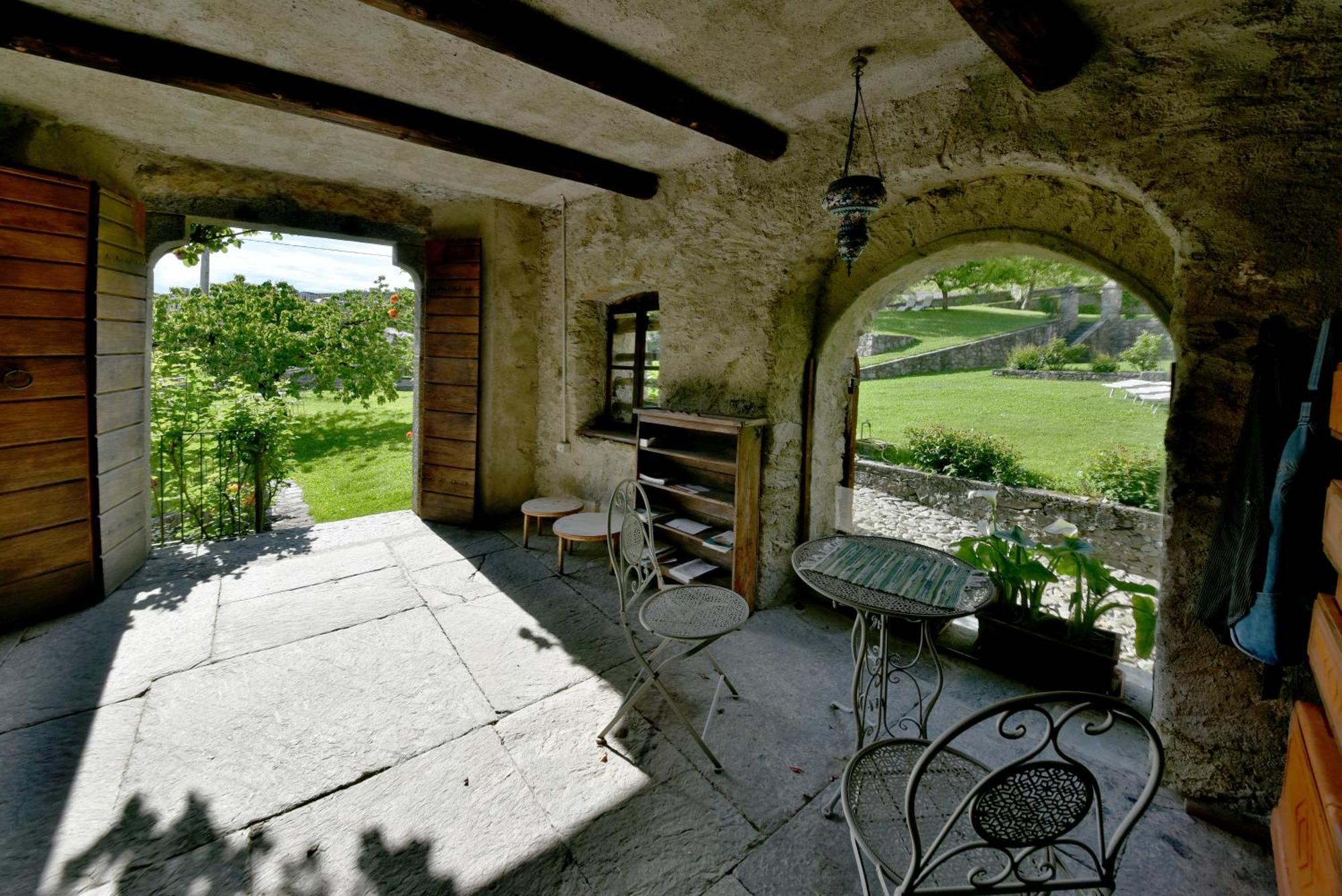 Вілла Piano Nobile Al Roseto Del Drago San Bernardo  Екстер'єр фото