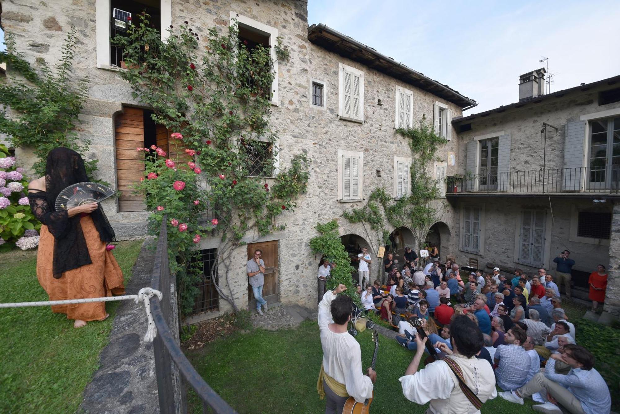 Вілла Piano Nobile Al Roseto Del Drago San Bernardo  Екстер'єр фото