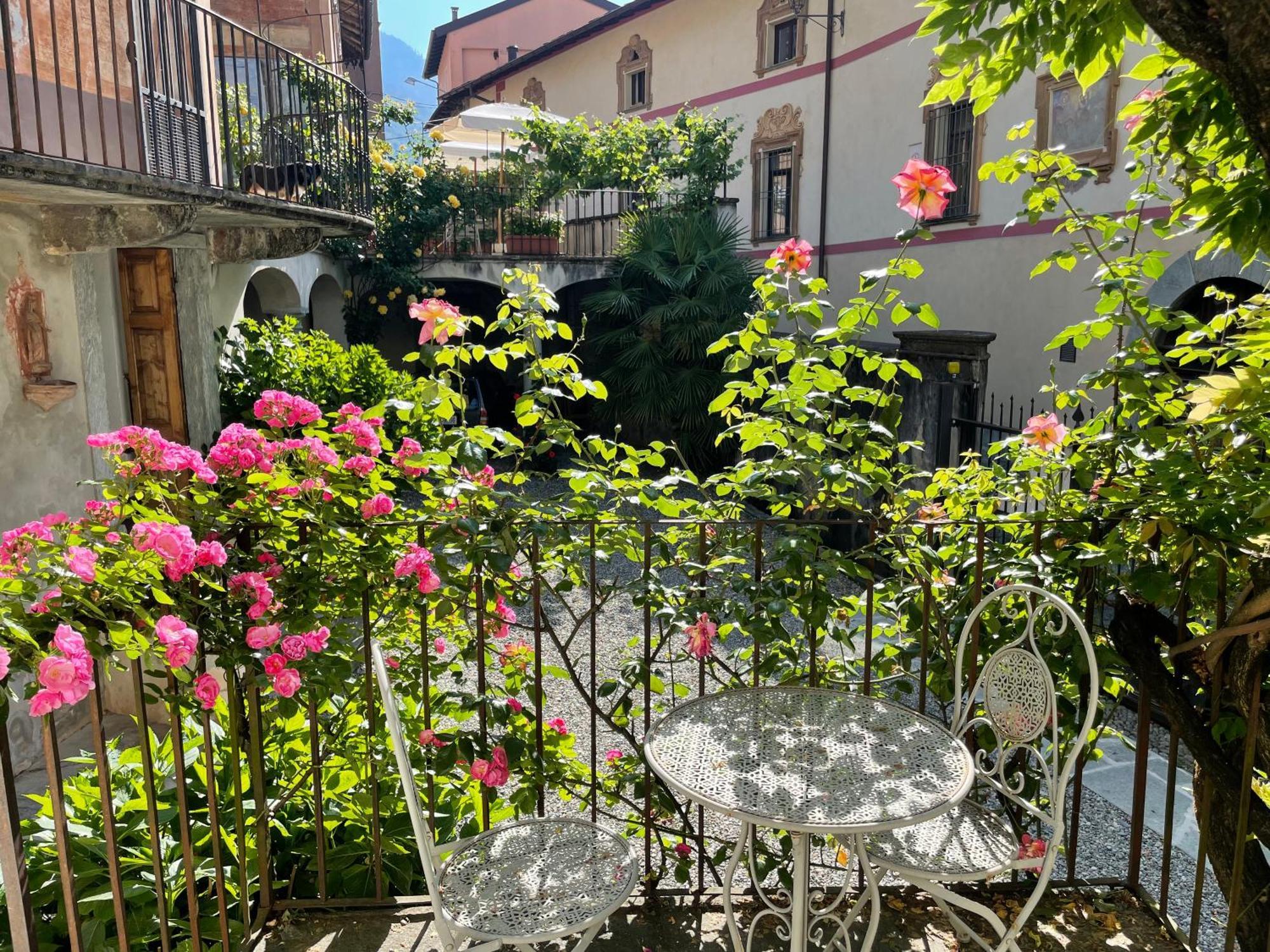 Вілла Piano Nobile Al Roseto Del Drago San Bernardo  Екстер'єр фото