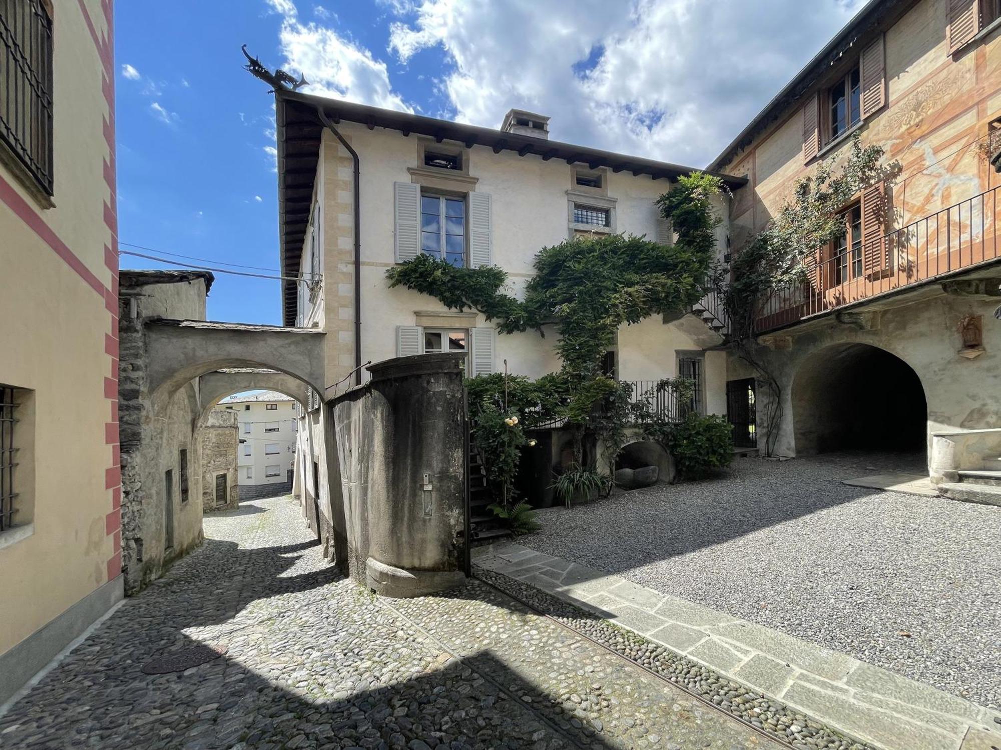 Вілла Piano Nobile Al Roseto Del Drago San Bernardo  Екстер'єр фото